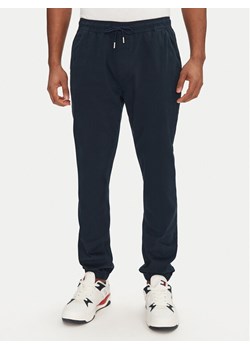 Tommy Jeans Joggery Austin DM0DM20283 Granatowy Slim Fit ze sklepu MODIVO w kategorii Spodnie męskie - zdjęcie 181067345