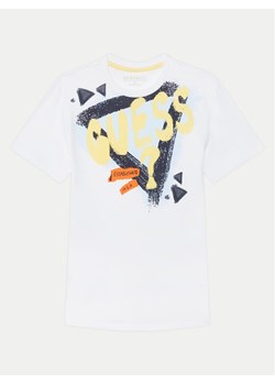 Guess T-Shirt L5GI00 K8HM4 Biały Regular Fit ze sklepu MODIVO w kategorii T-shirty chłopięce - zdjęcie 181067629
