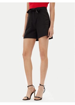 Guess Szorty materiałowe W5GD0I WH9Y2 Czarny Loose Fit ze sklepu MODIVO w kategorii Szorty - zdjęcie 181067837