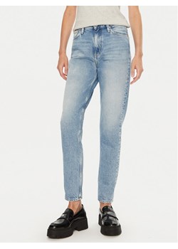 Calvin Klein Jeans Jeansy J20J224036 Niebieski Mom Fit ze sklepu MODIVO w kategorii Jeansy damskie - zdjęcie 181069036