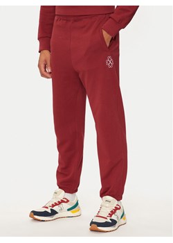 United Colors Of Benetton Spodnie dresowe 342ZUF01D Bordowy Regular Fit ze sklepu MODIVO w kategorii Spodnie męskie - zdjęcie 181069458