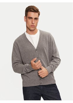 United Colors Of Benetton Kardigan 1002U601B Szary Regular Fit - id: 0000304267932 - marki United Colors Of Benetton - 181070109 United Colors Of Benetton Kardigan 1002U601B Szary Regular Fit ze sklepu MODIVO w kategorii Swetry męskie - zdjęcie 181070109