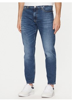 Tommy Jeans Jeansy DM0DM20576 Granatowy Tapered Fit ze sklepu MODIVO w kategorii Jeansy męskie - zdjęcie 181070266