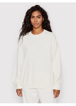 Levi's® Bluza Standard A0886-0021 Beżowy Relaxed Fit ze sklepu MODIVO w kategorii Bluzy damskie - zdjęcie 181071816