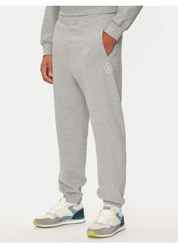 United Colors Of Benetton Spodnie dresowe 342ZUF01D Szary Regular Fit ze sklepu MODIVO w kategorii Spodnie męskie - zdjęcie 181072356