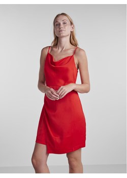 YAS Sukienka koktajlowa Dotteadrape 26028266 Czerwony Slim Fit ze sklepu MODIVO w kategorii Sukienki - zdjęcie 181072455