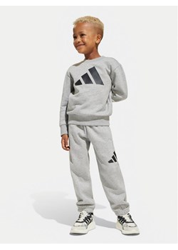 adidas Dres Essentials JC9725 Szary Regular Fit ze sklepu MODIVO w kategorii Dresy chłopięce - zdjęcie 181072728