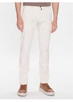 Pierre Cardin Chinosy 30050/000/4017 Écru Slim Fit ze sklepu MODIVO w kategorii Spodnie męskie - zdjęcie 181072917