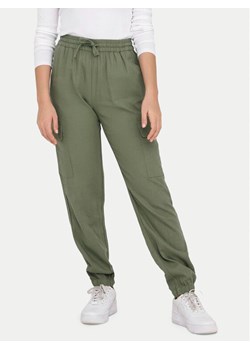 ONLY Spodnie dresowe Caro 15310987 Zielony Cargo Fit ze sklepu MODIVO w kategorii Spodnie damskie - zdjęcie 181073239
