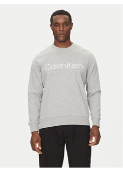 Calvin Klein Bluza Logo K10K104059 Szary Regular Fit ze sklepu MODIVO w kategorii Bluzy męskie - zdjęcie 181073456