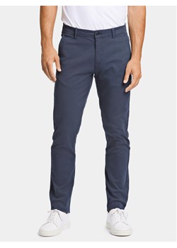 Lindbergh Chinosy 30-005044 Granatowy Slim Fit ze sklepu MODIVO w kategorii Spodnie męskie - zdjęcie 181074225
