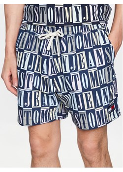 Tommy Jeans Szorty plażowe DM0DM15971 Granatowy Regular Fit ze sklepu MODIVO w kategorii Kąpielówki - zdjęcie 181074246