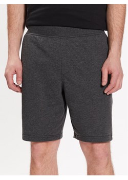 Skechers Szorty sportowe Explorer M1SH69 Szary Regular Fit ze sklepu MODIVO w kategorii Spodenki męskie - zdjęcie 181074535