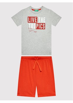 United Colors Of Benetton Komplet t-shirt i spodenki 3096CK002 Szary Regular Fit ze sklepu MODIVO w kategorii Komplety chłopięce - zdjęcie 181074688