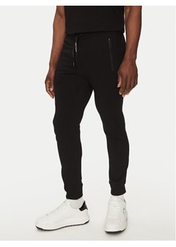 Armani Exchange Spodnie dresowe 8NZP73 ZJKRZ 1200 Czarny Regular Fit ze sklepu MODIVO w kategorii Spodnie męskie - zdjęcie 181075448