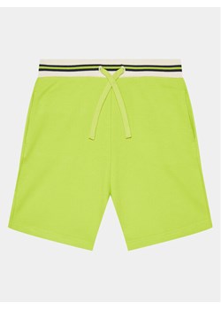 United Colors Of Benetton Szorty sportowe 3BC1C902J Zielony Regular Fit ze sklepu MODIVO w kategorii Spodenki chłopięce - zdjęcie 181076176
