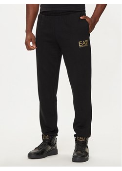 EA7 Emporio Armani Spodnie dresowe 6DPP59 PJSHZ 1200 Czarny Regular Fit ze sklepu MODIVO w kategorii Spodnie męskie - zdjęcie 181076428