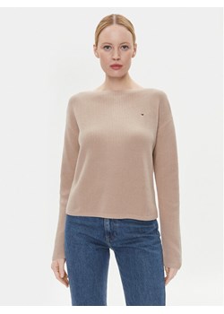 Tommy Hilfiger Sweter WW0WW40345 Beżowy Relaxed Fit ze sklepu MODIVO w kategorii Swetry damskie - zdjęcie 181076907