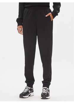 Calvin Klein Performance Spodnie dresowe 00GWS4P656 Czarny Relaxed Fit ze sklepu MODIVO w kategorii Spodnie damskie - zdjęcie 181077095