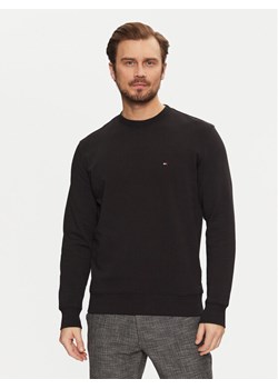 Tommy Hilfiger Bluza Essential MW0MW37237 Czarny Regular Fit ze sklepu MODIVO w kategorii Bluzy męskie - zdjęcie 181077497
