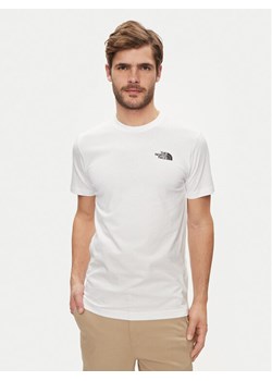 The North Face T-Shirt Redbox NF0A87NP Biały Regular Fit ze sklepu MODIVO w kategorii T-shirty męskie - zdjęcie 181078119