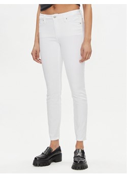 Calvin Klein Jeans Jeansy J20J222778 Biały Skinny Fit ze sklepu MODIVO w kategorii Jeansy damskie - zdjęcie 181078347