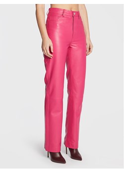 Remain Spodnie skórzane Lynn Leather RM1510 Różowy Regular Fit ze sklepu MODIVO w kategorii Spodnie damskie - zdjęcie 181078816