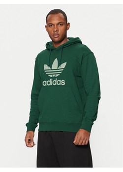 adidas Bluza adicolor Classic Trefoil JN7011 Zielony Regular Fit ze sklepu MODIVO w kategorii Bluzy męskie - zdjęcie 181079007