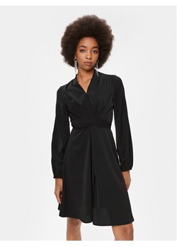 DKNY Sukienka codzienna DD3G2174 Czarny Regular Fit ze sklepu MODIVO w kategorii Sukienki - zdjęcie 181079916
