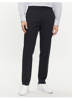 Tommy Hilfiger Chinosy Chelsea MW0MW33933 Granatowy Slim Fit ze sklepu MODIVO w kategorii Spodnie męskie - zdjęcie 181080147
