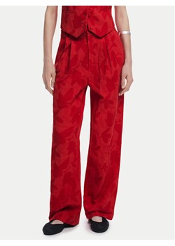 Desigual Spodnie materiałowe Suitrojo 25SWPW33 Czerwony Straight Fit ze sklepu MODIVO w kategorii Spodnie damskie - zdjęcie 181082065