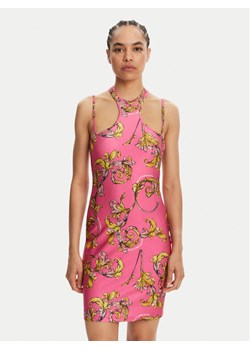 Versace Jeans Couture Sukienka koktajlowa 78HAO914 Różowy Slim Fit ze sklepu MODIVO w kategorii Sukienki - zdjęcie 181082067