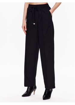 United Colors Of Benetton Spodnie materiałowe 40K6DF035 Czarny Relaxed Fit ze sklepu MODIVO w kategorii Spodnie damskie - zdjęcie 181082417