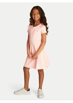 Tommy Hilfiger Sukienka codzienna Essential KG0KG08487 S Różowy Regular Fit - id: 0000304658655 - marki Tommy Hilfiger - 181083205 Tommy Hilfiger Sukienka codzienna Essential KG0KG08487 S Różowy Regular Fit ze sklepu MODIVO w kategorii Sukienki dziewczęce - zdjęcie 181083205
