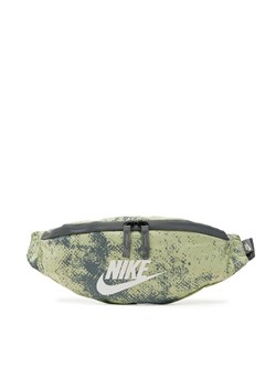 Nike Saszetka nerka Heritage FN0890-371 Zielony ze sklepu MODIVO w kategorii Nerki - zdjęcie 181083628