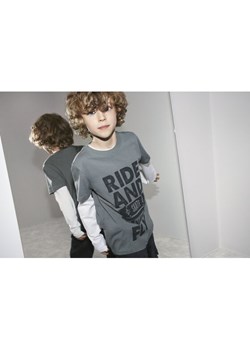 Coccodrillo T-Shirt ZC2143217EVB Szary Regular Fit ze sklepu MODIVO w kategorii T-shirty chłopięce - zdjęcie 181083668