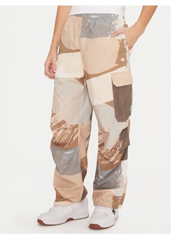 Champion Spodnie dresowe 220414 Beżowy Loose Fit - id: 0000304699887 - marki Champion - 181083828 Champion Spodnie dresowe 220414 Beżowy Loose Fit ze sklepu MODIVO w kategorii Spodnie męskie - zdjęcie 181083828