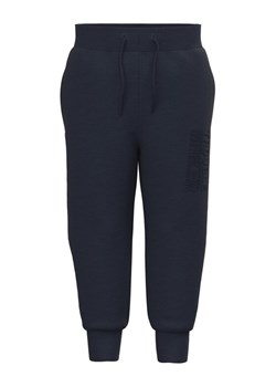 NAME IT Spodnie dresowe 13218859 Granatowy Regular Fit ze sklepu MODIVO w kategorii Spodnie chłopięce - zdjęcie 181084299