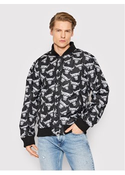 New Era Kurtka bomber Chicago Bulls All Over Logo 12893178 Czarny Regular Fit ze sklepu MODIVO w kategorii Kurtki męskie - zdjęcie 181085976