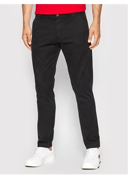Tommy Jeans Chinosy Scanton DM0DM09595 Czarny Slim Fit ze sklepu MODIVO w kategorii Spodnie męskie - zdjęcie 181086376