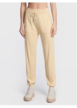 United Colors Of Benetton Spodnie dresowe 113CDF004 Beżowy Relaxed Fit ze sklepu MODIVO w kategorii Spodnie damskie - zdjęcie 181086607