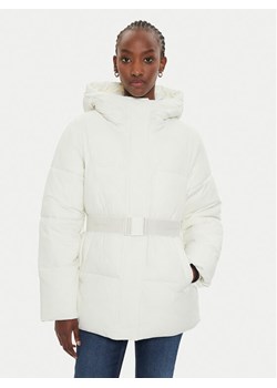 Calvin Klein Jeans Kurtka zimowa J20J224107 Écru Relaxed Fit ze sklepu MODIVO w kategorii Kurtki damskie - zdjęcie 181087347