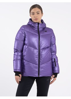 4F Kurtka zimowa 4FAW23TDJAF277 Fioletowy Regular Fit ze sklepu MODIVO w kategorii Kurtki damskie - zdjęcie 181087595