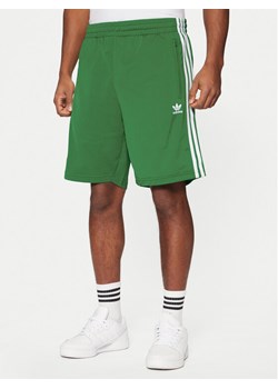 adidas Szorty sportowe adicolor Firebrid IM9420 Zielony Regular Fit ze sklepu MODIVO w kategorii Spodenki męskie - zdjęcie 181088049