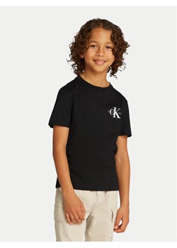 Calvin Klein Jeans T-Shirt Monologo IU0IU00678 Czarny Regular Fit - id: 0000304406843 - marki Calvin Klein - 181088147 Calvin Klein Jeans T-Shirt Monologo IU0IU00678 Czarny Regular Fit ze sklepu MODIVO w kategorii T-shirty chłopięce - zdjęcie 181088147