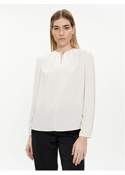Calvin Klein Bluzka K20K207075 Écru Regular Fit ze sklepu MODIVO w kategorii Bluzki damskie - zdjęcie 181088438