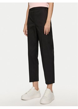 Tommy Hilfiger Chinosy Travel WW0WW43632 Czarny Slim Fit ze sklepu MODIVO w kategorii Spodnie damskie - zdjęcie 181089019
