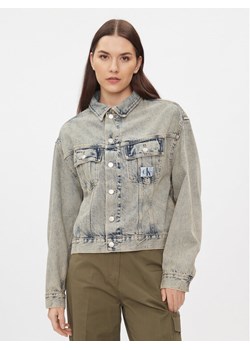 Calvin Klein Jeans Kurtka jeansowa J20J222501 Niebieski Boxy Fit ze sklepu MODIVO w kategorii Kurtki damskie - zdjęcie 181090247