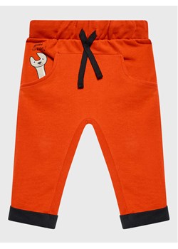 United Colors Of Benetton Spodnie dresowe 3J74GF00X Czerwony Regular Fit ze sklepu MODIVO w kategorii Spodnie chłopięce - zdjęcie 181090836