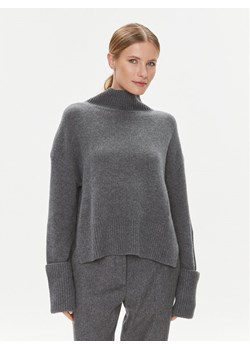 Calvin Klein Golf K20K206005 Szary Relaxed Fit ze sklepu MODIVO w kategorii Swetry damskie - zdjęcie 181091435
